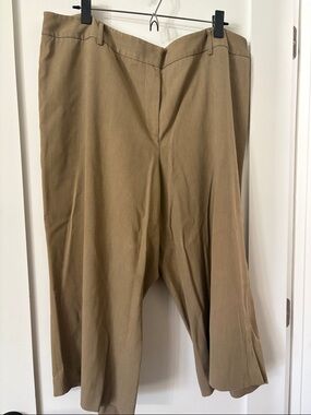 Lane Bryant women’s plus Khaki Capris. Size 22 women’s plus.